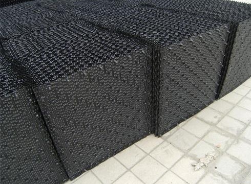 閉式冷卻塔填料需要定期清洗和更換嗎？